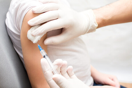 Vaccini, nel 2023 leggero calo tra under 18 soprattutto al Sud