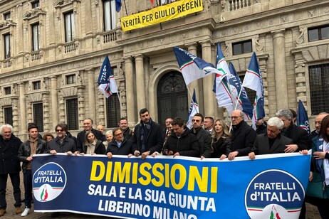 FdI in piazza a Milano chiede le dimissioni del sindaco Sala