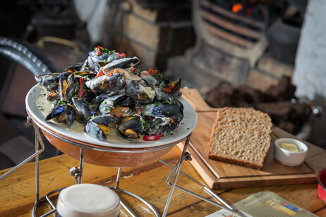 Cozze stufate alla birra&nbsp;con aglio, pomodoro e peperoncino - Cashel House