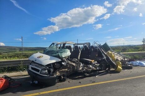 Tre morti e 5 feriti in incidente stradale nel Siracusano