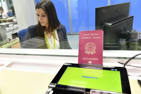 Poste Italiane, si espande servizio di richiesta passaporto