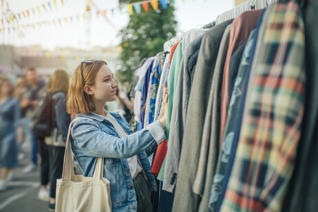second hand market foto iStock.