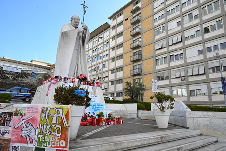 Esperto, al Papa ventilazione prolungata per ossigenare il sangue