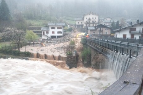 Frane a Fontainemore, sindaca 'mai così tanta acqua'
