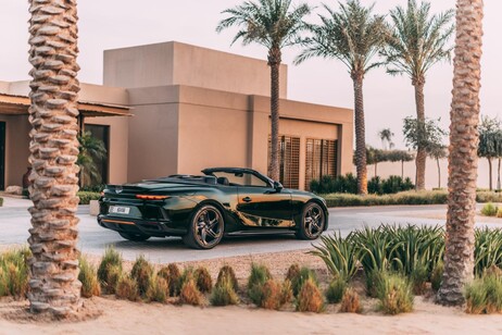 La Bentley Batur Convertible debutta a Dubai