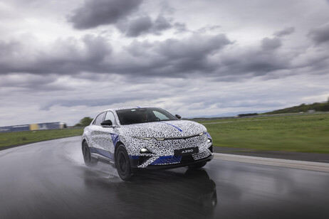 Alpine A390