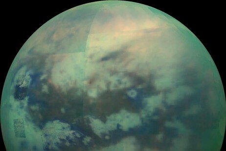 Immagine di Titano catturata dalla sonda Cassini della Nasa nel 2015 (fonte:&nbsp;NASA/JPL/University of Arizona/University of Idaho)