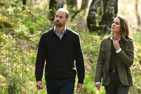 William e Kate a passeggio nella foresta dell'isola di Mull in Scozia