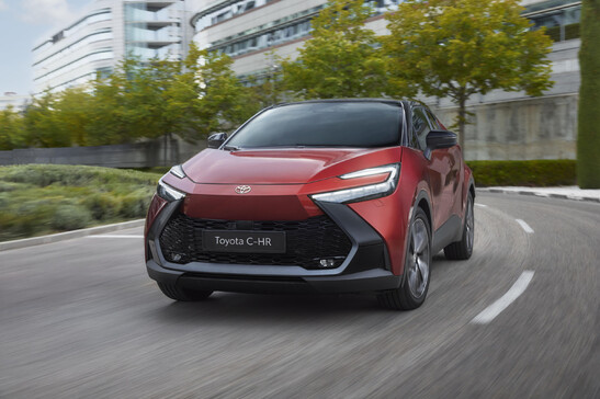 Toyota C-HR, stile audace con la versione Lounge Hero