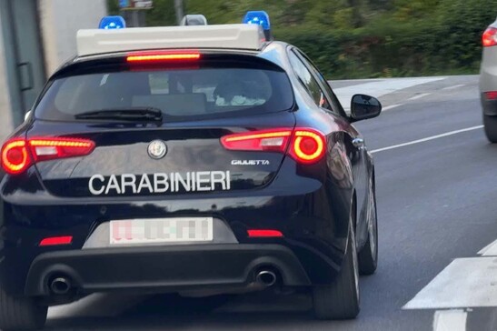 Un'auto dei carabinieri (foto d'archivio)