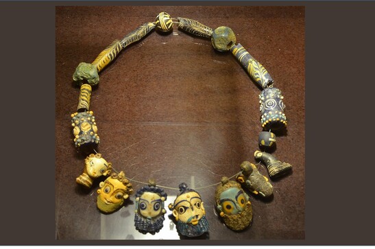 Collana cartaginese del III-IV secolo avanti Cristo, conservata nel  Museo Archeologico Nazionale di Cagliari (fonte: Carole Raddato CC BY-SA)