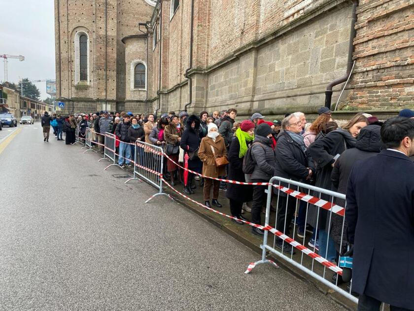 Funerali Giulia: iniziato ingresso al varco di polizia - RIPRODUZIONE RISERVATA