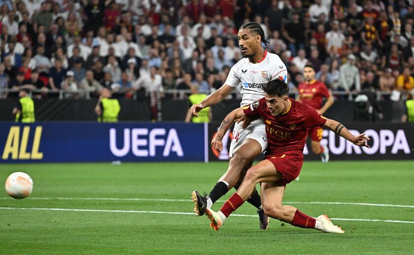 TOPSHOT-FBL-EUR-C3-FINAL-SEVILLA-ROMA © ANSA/AFP