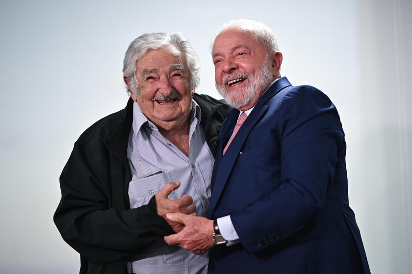 Lula meets with former Uruguayan President Jose Mujica