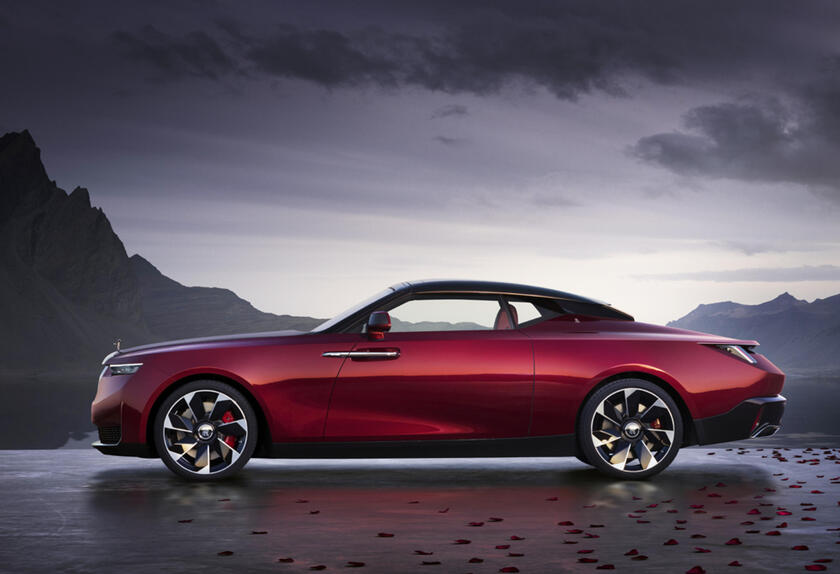 Rose Noire, Rolls-Royce Droptail ispirata alla Black Baccara © ANSA/Rolls-Royce