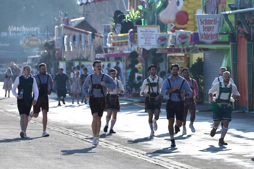 Opening and tapping of Oktoberfest 2023 © ANSA/EPA