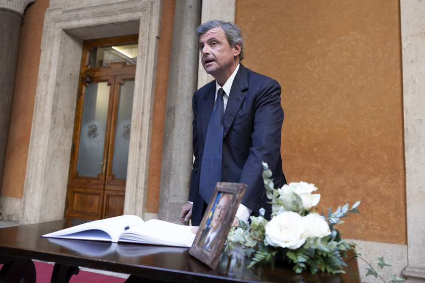 APERTA ANCHE OGGI LA CAMERA ARDENTE DI NAPOLITANO AL SENATO - RIPRODUZIONE RISERVATA