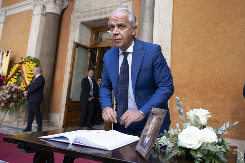 APERTA ANCHE OGGI LA CAMERA ARDENTE DI NAPOLITANO AL SENATO - RIPRODUZIONE RISERVATA