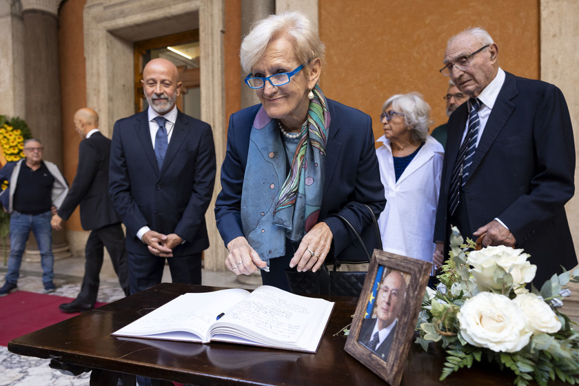 APERTA ANCHE OGGI LA CAMERA ARDENTE DI NAPOLITANO AL SENATO - RIPRODUZIONE RISERVATA