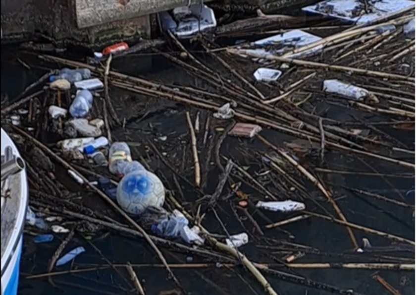 Sos Darsena Fiumicino, straripa di sporcizia - RIPRODUZIONE RISERVATA