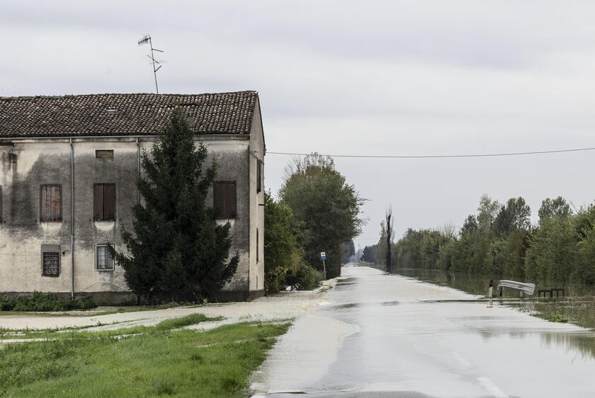 Maltempo: tracima il torrente Crostolo, evacuazioni nel Reggiano