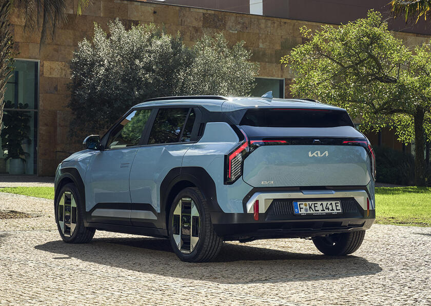 Nuovo C-suv elettrico Kia EV3