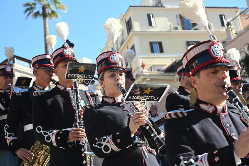 La Banda dell'Esercito in piazza di Spagna in vista del 4 Novembre