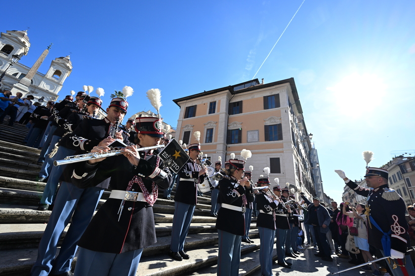 La Banda dell'Esercito in piazza di Spagna in vista del 4 Novembre