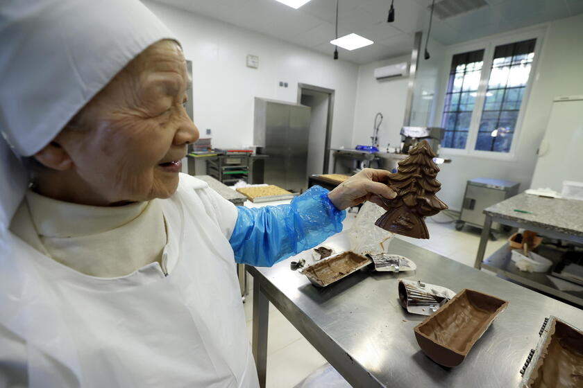 Christmas sweets production at the Abbey Notre Dame de la Paix