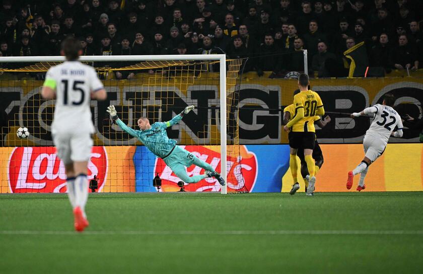 TOPSHOT-FBL-EUR-C1-YOUNG BOYS-ATALANTA