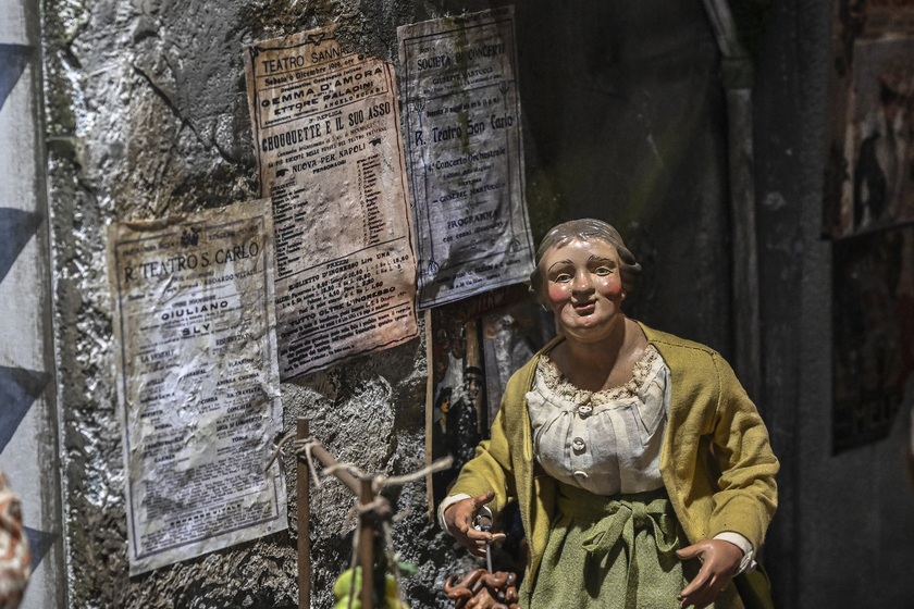 Napoli, alla chiesa di Santa Marta il Presepe dei fondaci con la statuina di Matilde Serao