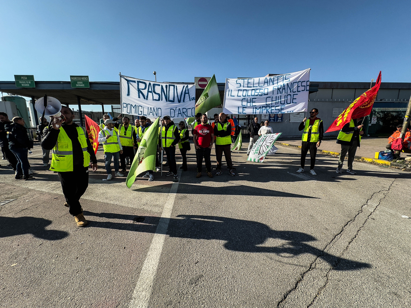 Stellantis: protesta lavoratori Trasnova a Pomigliano