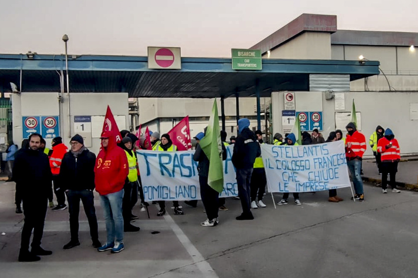 Stellantis: protesta lavoratori Trasnova a Pomigliano