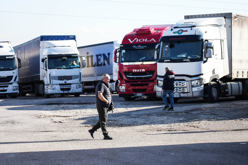 Stellantis: protesta lavoratori Trasnova a Pomigliano