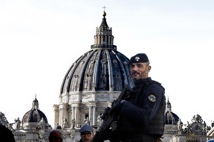 Giubileo: fedeli nella zona del Vaticano, controlli serrati