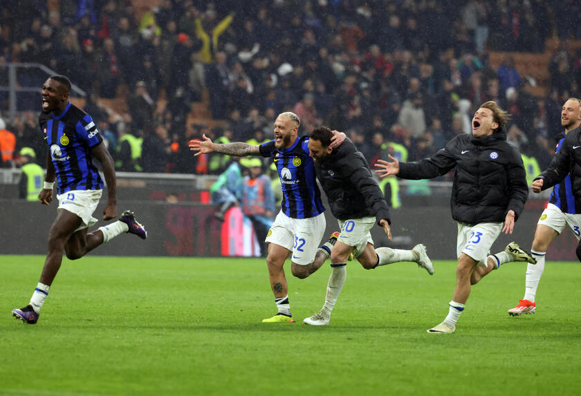 2-1 al Milan, scudetto e seconda stella per l'Inter