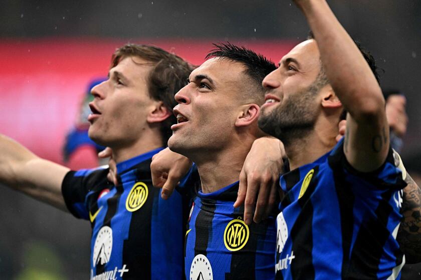 2-1 al Milan, scudetto e seconda stella per l'Inter