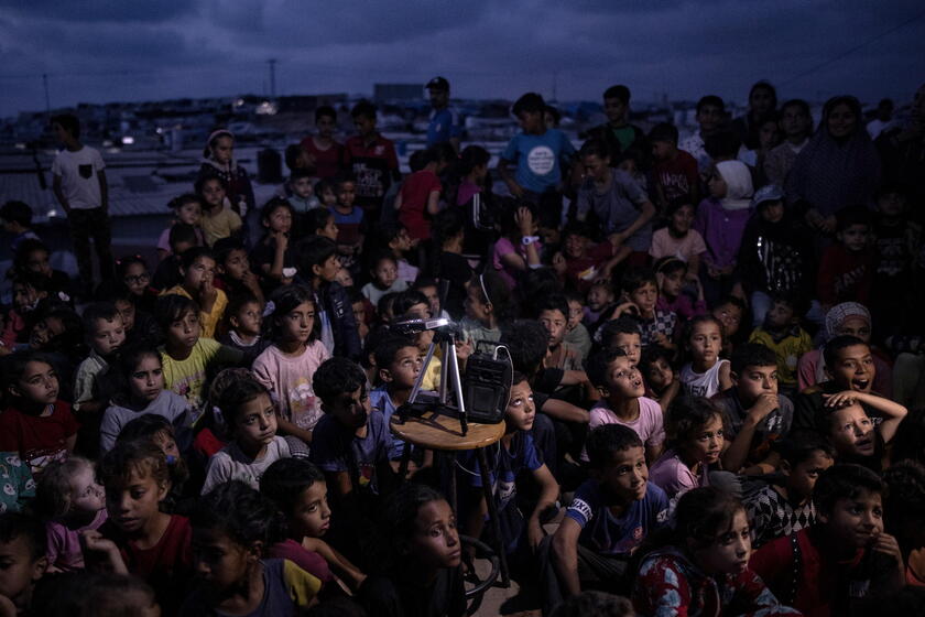 Palestinian man sets up cinema for children at Rafah camp, southern Gaza