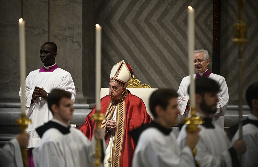 Il Papa, c'è bisogno di una Chiesa e società dalle porte aperte