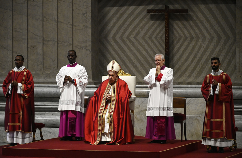 Il Papa, c'è bisogno di una Chiesa e società dalle porte aperte