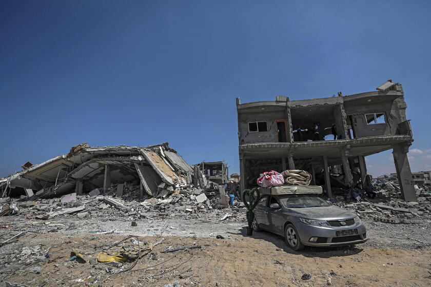 Residents return to destroyed homes in Gaza