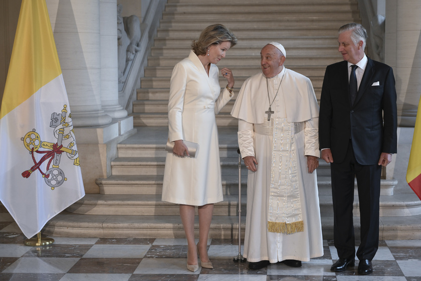 Papa a Bruxelles, primo appuntamento l'incontro con le autorità