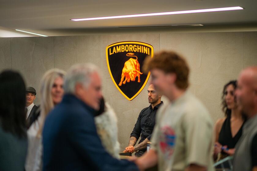 Lamborghini aggiorna lo showroom di Calgary