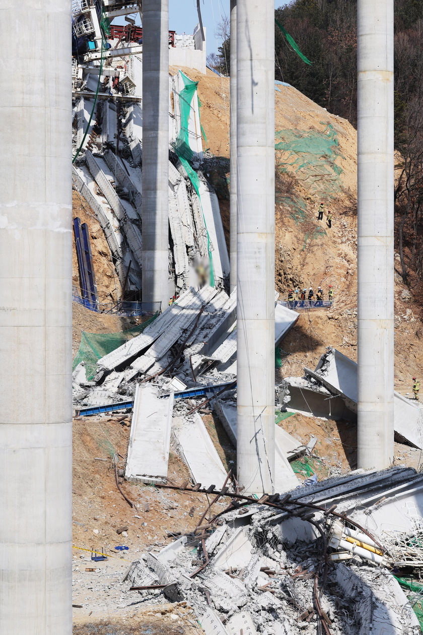 Bridge collapse at highway construction site in Anseong leaves three people dead