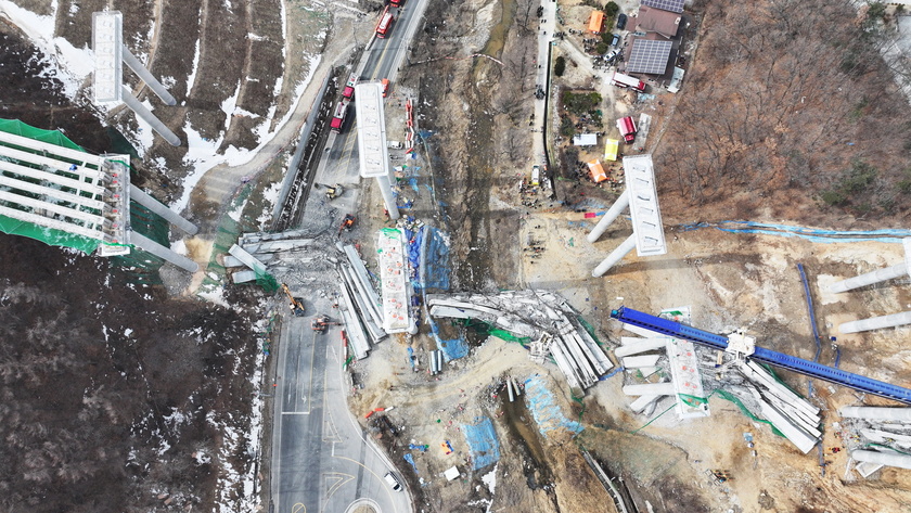 Bridge collapse at highway construction site in Anseong leaves three people dead