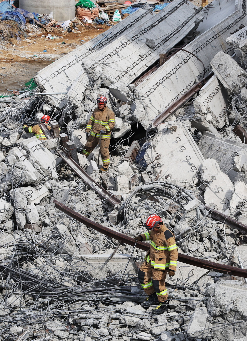 Bridge collapse at highway construction site in Anseong leaves three people dead