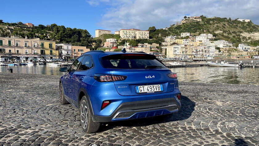 Kia XCeed, il crossover compatto che non passa inosservato