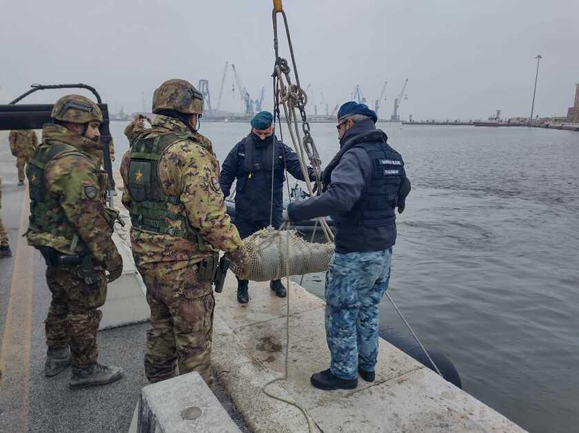 Terminato il disinnesco dell'ordigno bellico al porto di Ancona