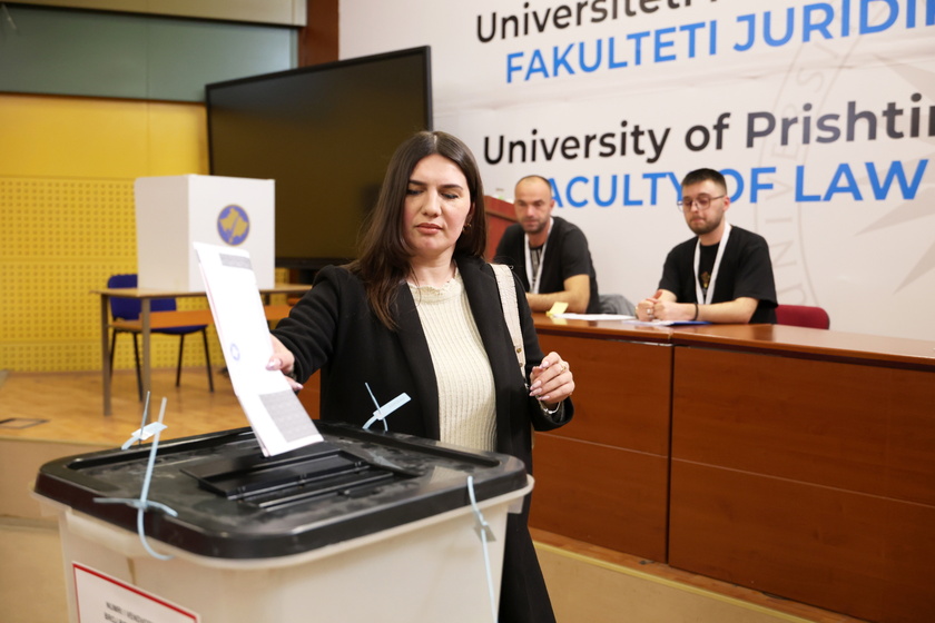 Kosovo voters cast their ballots for parliamentary elections