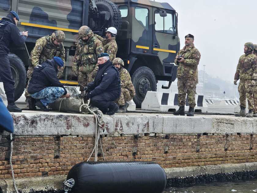 Terminato il disinnesco dell'ordigno bellico al porto di Ancona